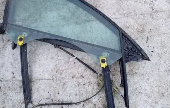 Audi A6 S6 C6 4F Front door window/glass frame 4F0837630