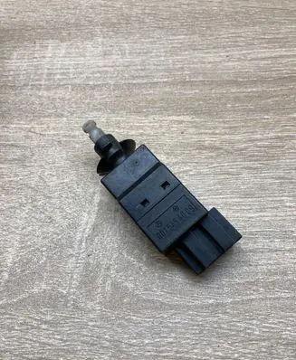 Mercedes-Benz E W211 Brake pedal sensor switch 0015454009