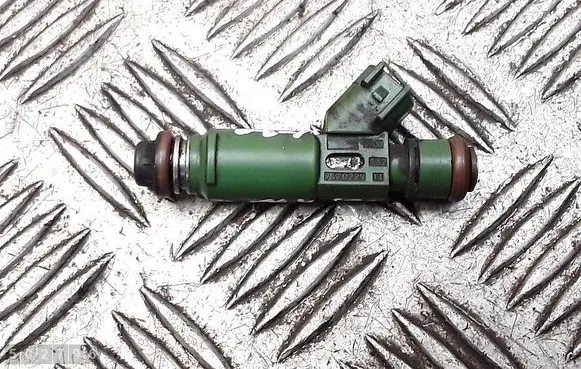 Volvo V70 Fuel injector 9470229