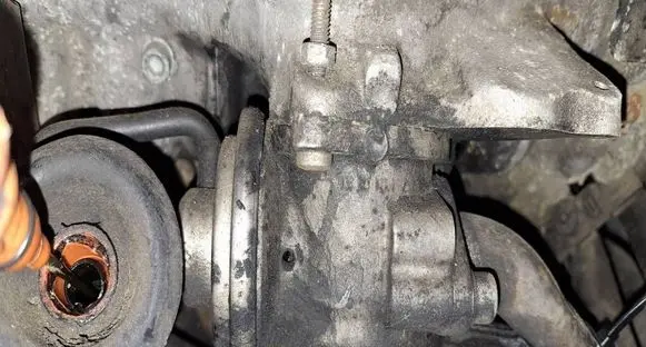 Volkswagen Touran I EGR valve 038129637D