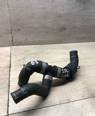 Volkswagen PASSAT B8 Engine coolant pipe/hose 04L121087