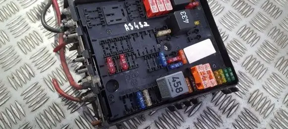 Volkswagen Golf V Fuse box set 1K0937124H
