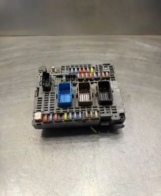 Peugeot 508 Fuse module 9677987580