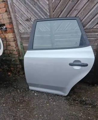 KIA Ceed Rear door