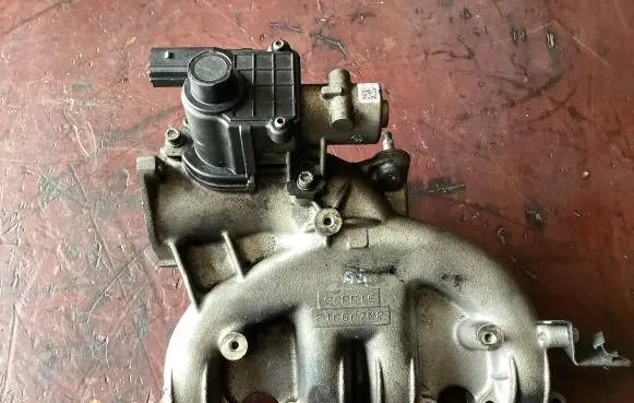 Audi A4 S4 B7 8E 8H Intake manifold 038129713