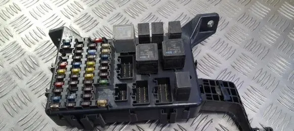 Ford Mondeo Mk III Fuse box set 1s7t14a073ae 1s7t-14a073-ae