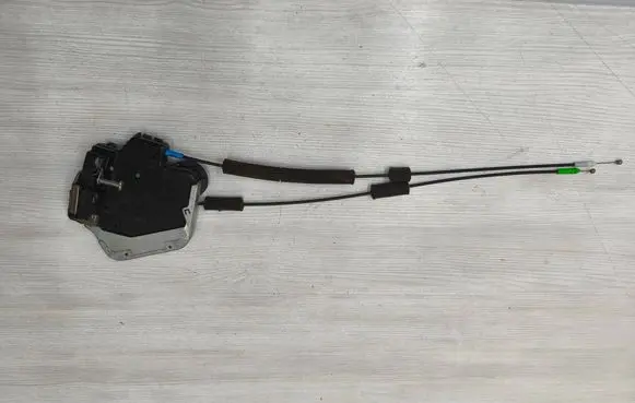 Toyota RAV 4 (XA30) Front door lock A046693