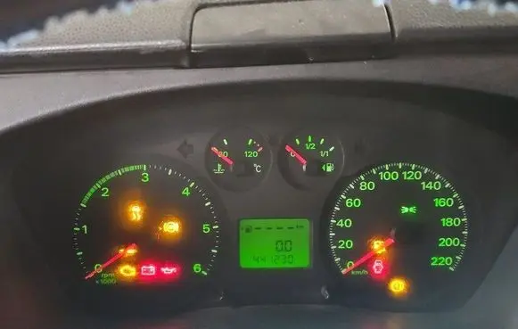 Speedometer (instrument cluster)