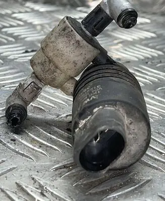 Skoda Fabia Mk2 (5J) Windscreen/windshield washer pump 1K6955651
