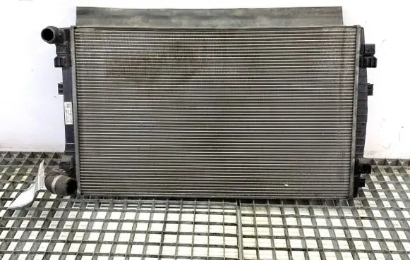 Volkswagen PASSAT B8 Coolant radiator 5Q0121251EM