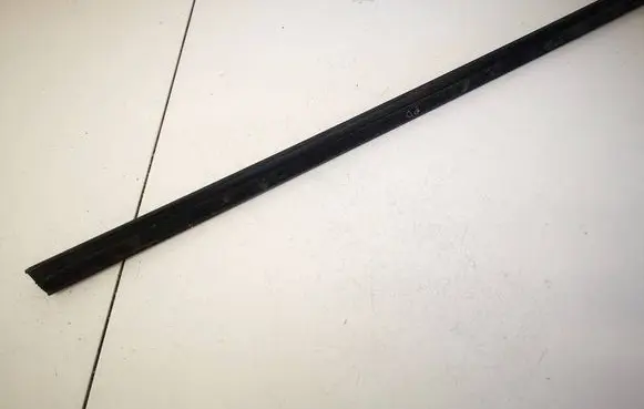 Skoda Fabia Mk1 (6Y) Front door glass trim molding