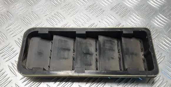 Volvo V40 Quarter panel pressure vent 8623444