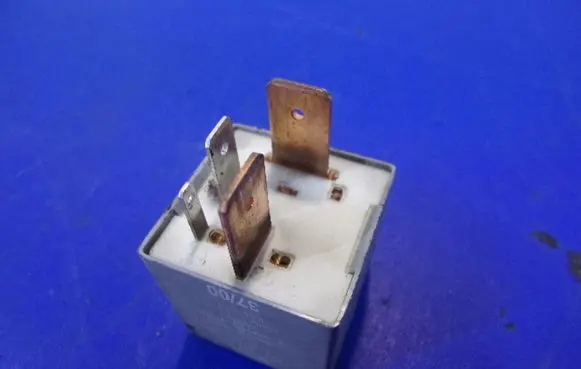 Volkswagen Transporter - Caravelle T4 Other relay 357911253