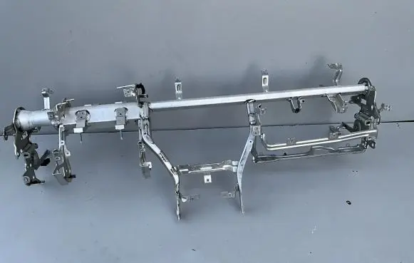 Chevrolet Camaro Dashboard cross member/frame bar 84026408 23369647