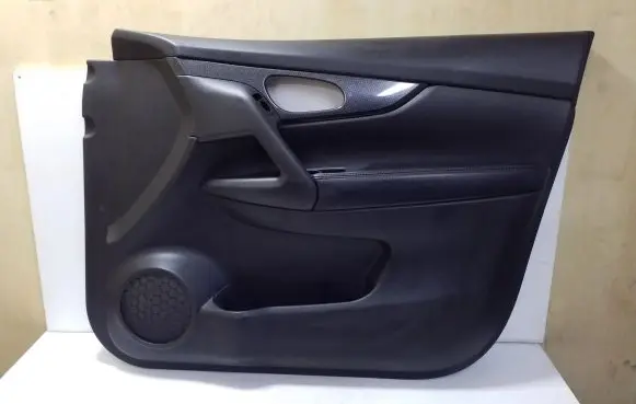 Nissan X-Trail T32 Front door card panel trim 809104CE0A