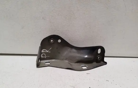 Fiat 500L Fender mounting bracket 