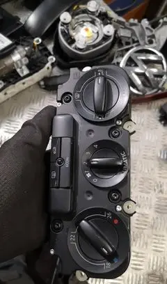 Volkswagen Golf V Climate control unit