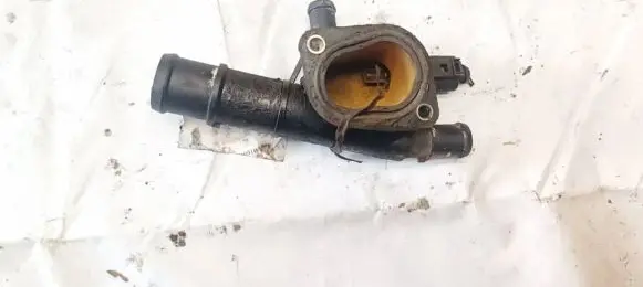 Volkswagen Touran I Engine coolant pipe/hose 038121132D