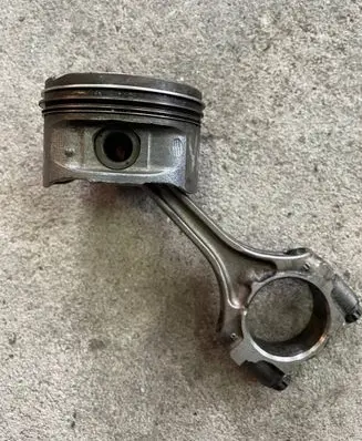 Toyota Yaris Piston with connecting rod 24546B