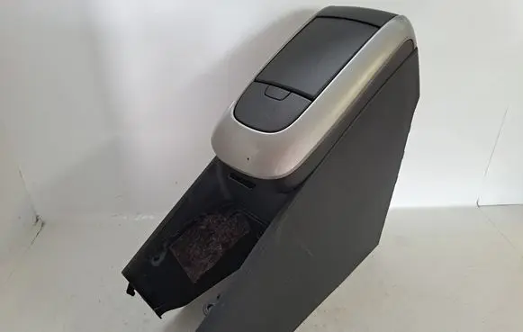 Toyota Auris 150 Armrest 5891002050B0 5891102180