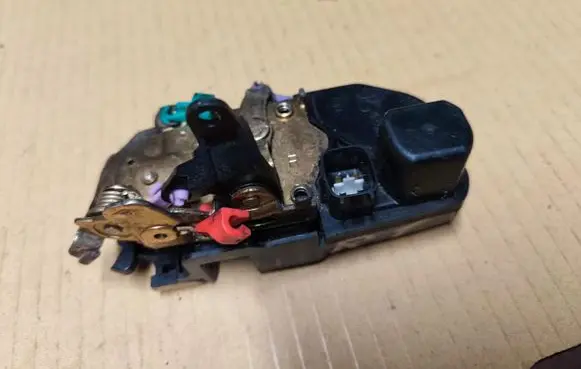 Jeep Grand Cherokee (WJ) Front door lock
