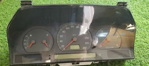 Volvo S70 V70 V70 XC Speedometer (instrument cluster) 9168386