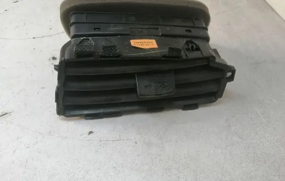 Hyundai i20 (GB IB) Dash center air vent grill AD160SSK01