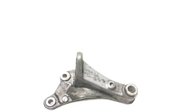 Volvo XC90 Engine mounting bracket 30711584