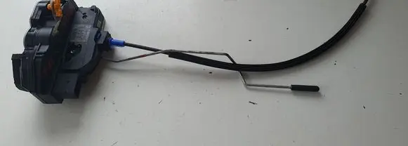 Opel Mokka Front door lock