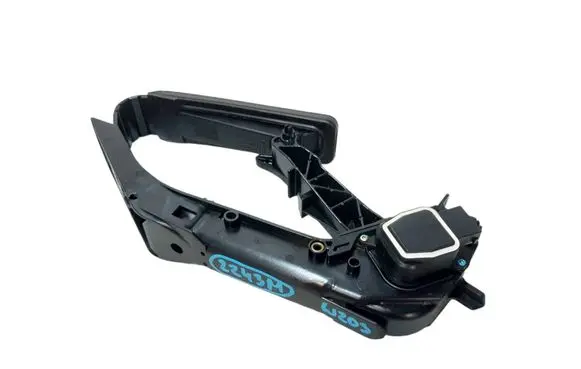 Mercedes-Benz C W203 Accelerator throttle pedal A2033000704