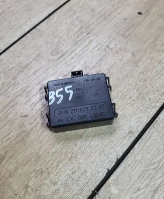 Mercedes-Benz E W211 Rain sensor A2118202285 73628102 5DC00842402