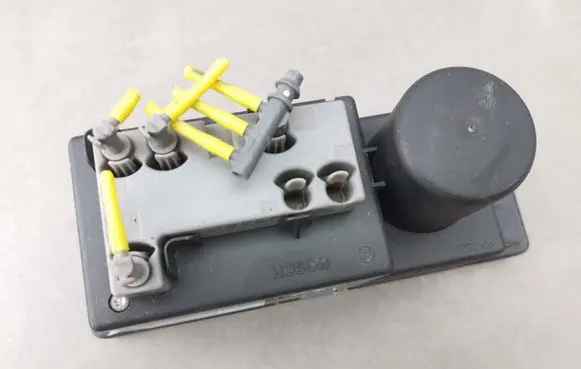 Mercedes-Benz CLK A209 C209 Central locking vacuum pump 2108002548 002200266 0132006364
