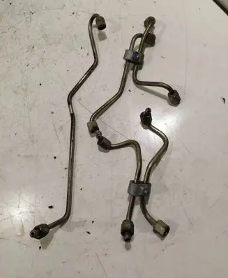 Toyota Avensis T270 Fuel injector supply line/pipe 