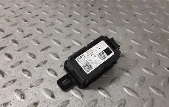 BMW X1 U11 Aerial antenna amplifier 7928690 61357928690