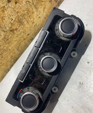 Volkswagen Golf VI Climate control unit 5HB009751