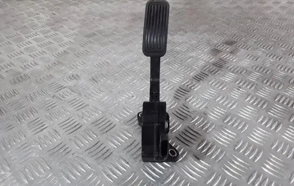 Lexus CT 200H Accelerator throttle pedal 7811076021 1988008482 02R21E00106