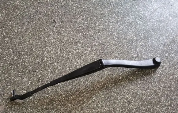 Front wiper blade arm