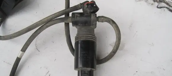 Land Rover Evoque I Windscreen/windshield washer pump 1011285
