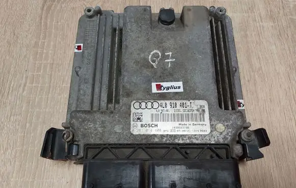 Audi Q7 4L Engine control unit/module 4L0910401T