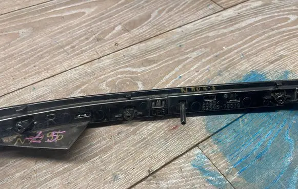 Lexus RX XU10 Front bumper mounting bracket 52565-78010
