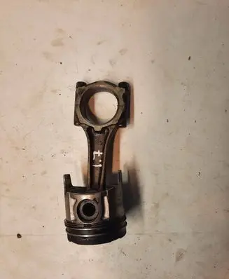 Opel Astra G Piston with connecting rod