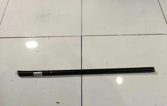 Ford C-MAX II Front door glass trim molding 