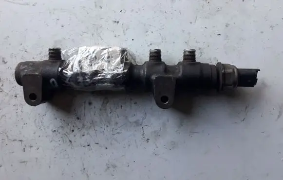 Peugeot 308 Fuel distributor 9654592680