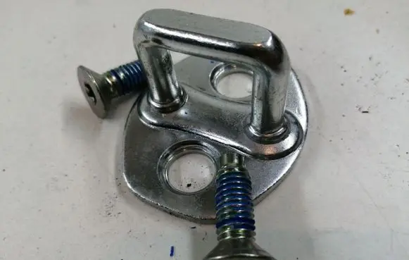 Hyundai Kona I Rear door lock loop/hook striker 0L1B