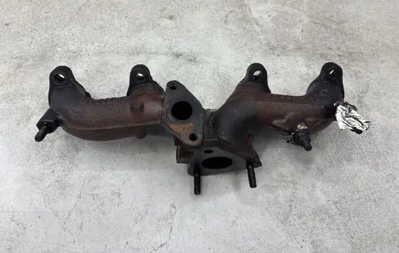 Audi A4 S4 B7 8E 8H Exhaust manifold 038253033H