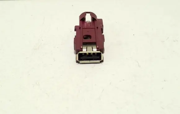 Volvo XC40 USB socket connector 31438295AA 31438295