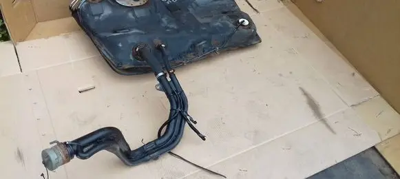 Toyota Avensis T220 Fuel tank 