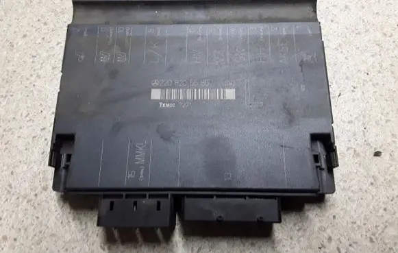 Mercedes-Benz S W220 Seat control module 2208205585