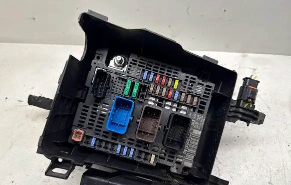 Peugeot 308 Fuse module 9810295780 34370093 BSMZ0101