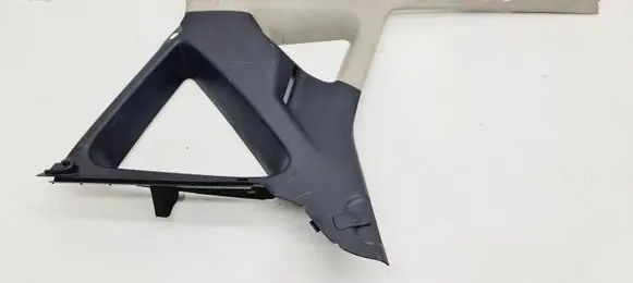 Mercedes-Benz A W168 (D)pillar trim (top) A1686905325 1686905325
